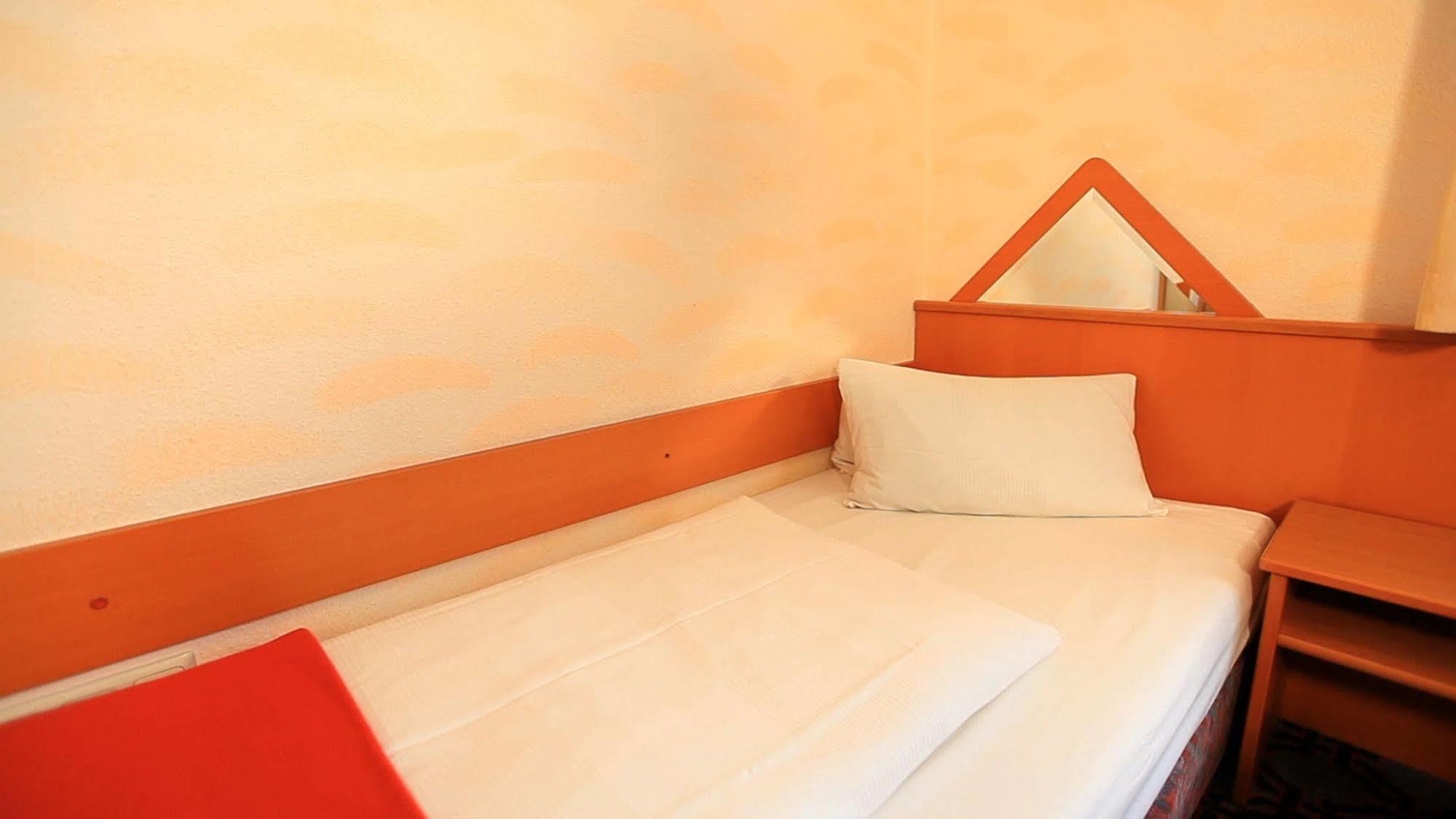 Hotel Adesso - Pay At On Arrival-ihr Automatenhotel In Göttingen