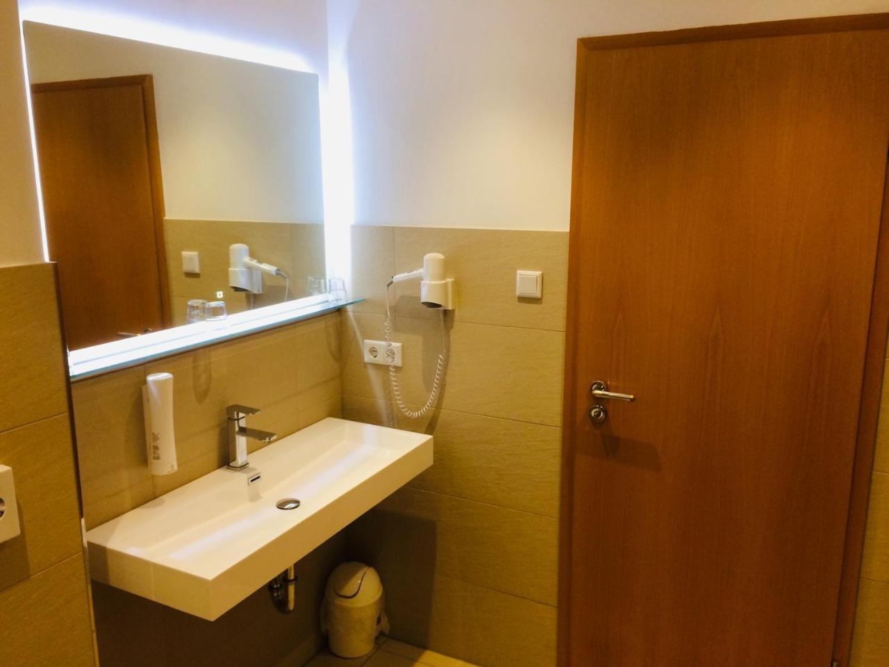 Adesso - Pay At On Arrival-ihr Automatenhotel In 3*